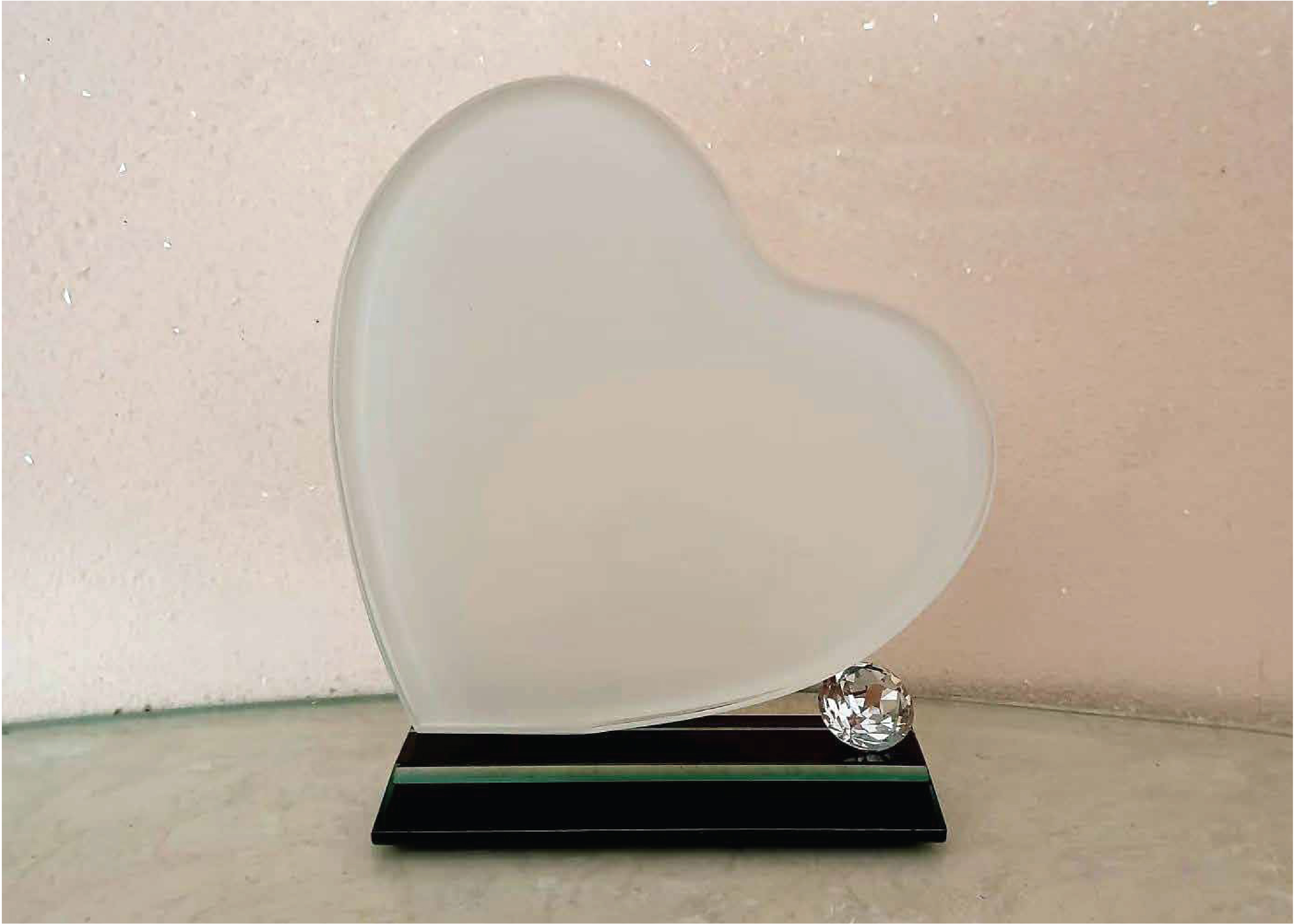 درع كريستال قلب قاعدة اسود 1117-20