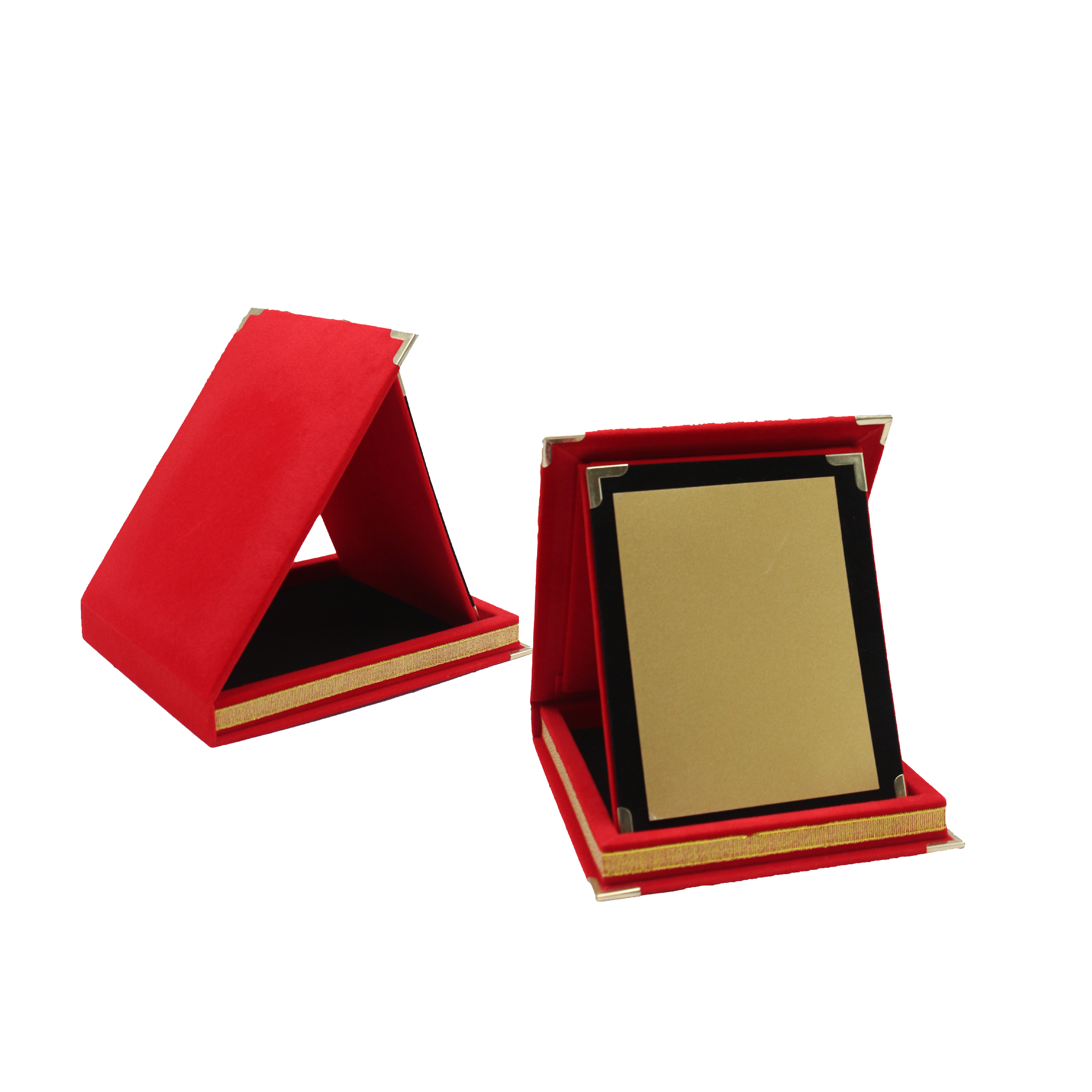 درع مخمل احمر 1614-1